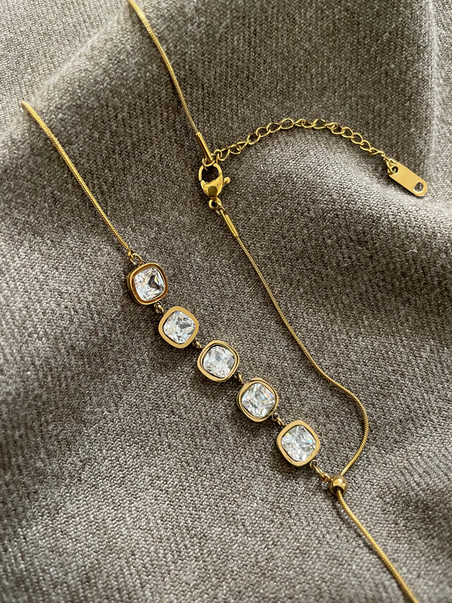 Stone studded adjustable necklace