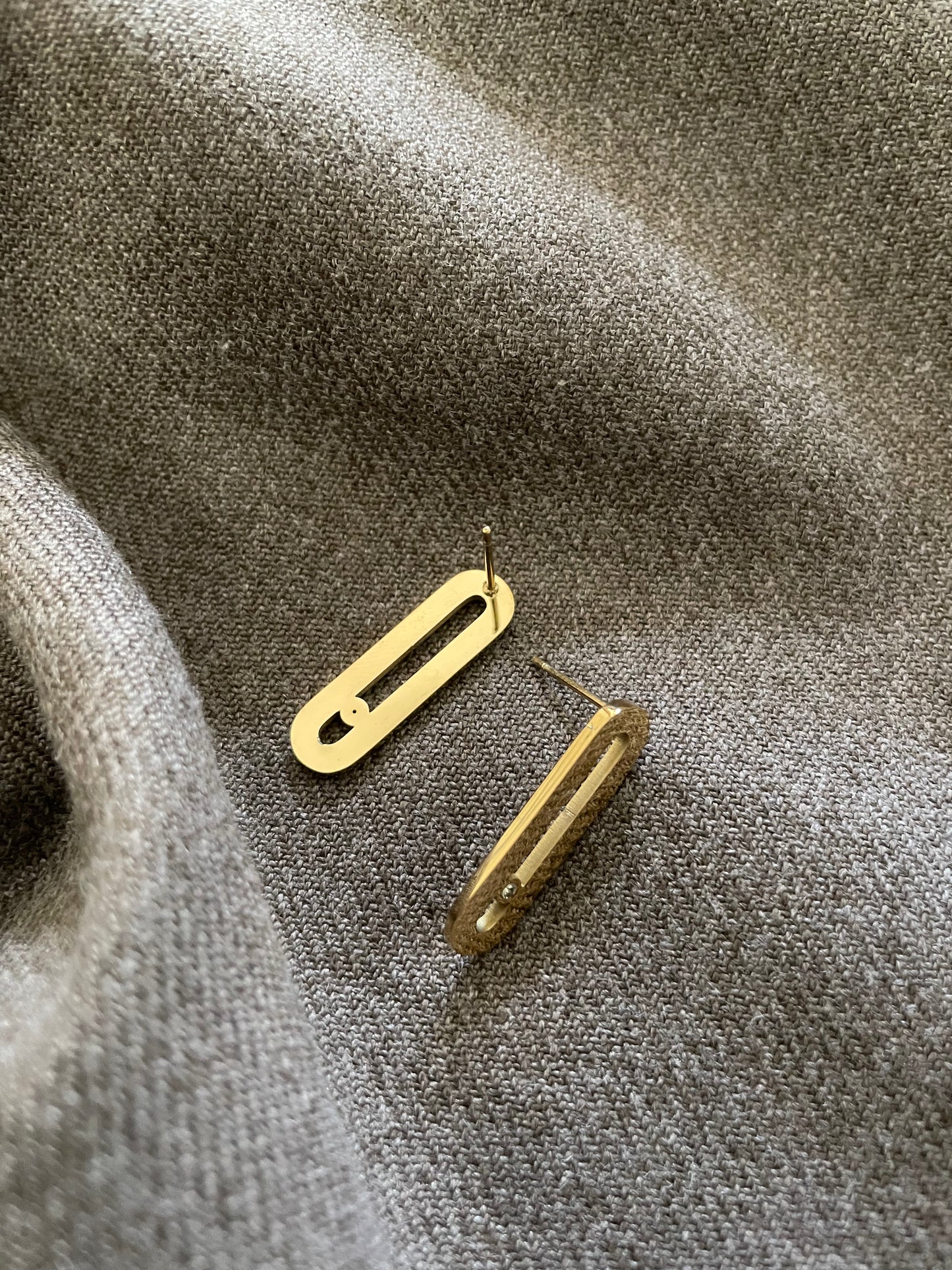 Contour Minimal Studs