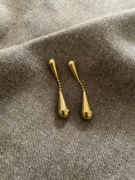 Dangling drop earrings