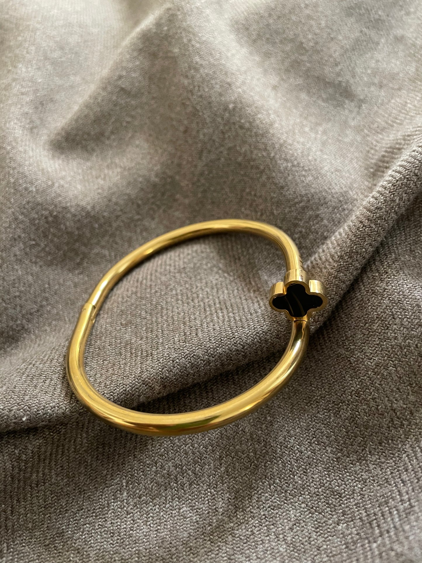 Lucky clover bangle
