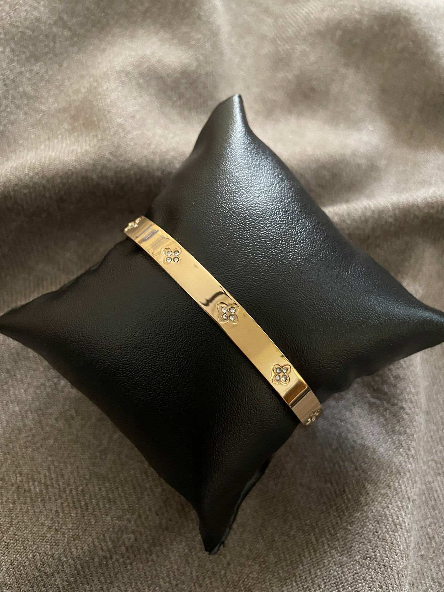 Clover Accent Bangle