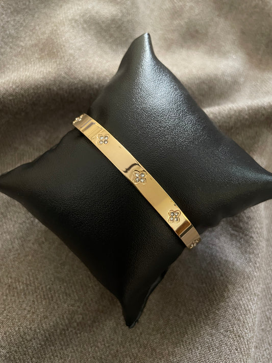Clover Accent Bangle