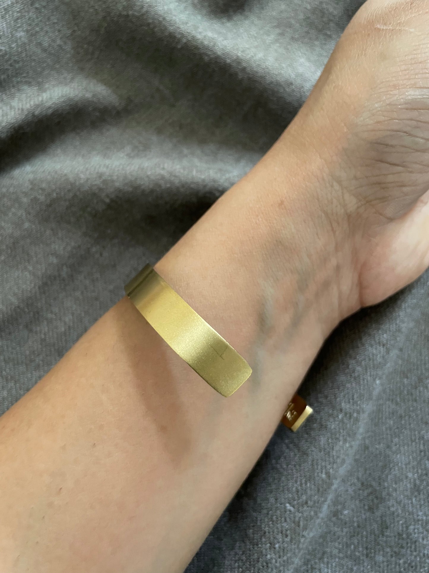 Aura Minimal diamond cuff