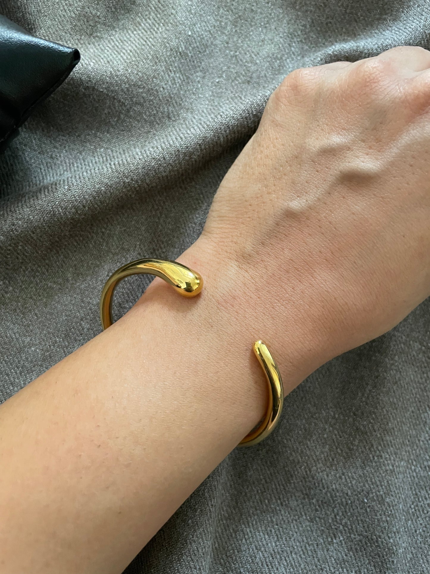 Fluid Aura Open Cuff