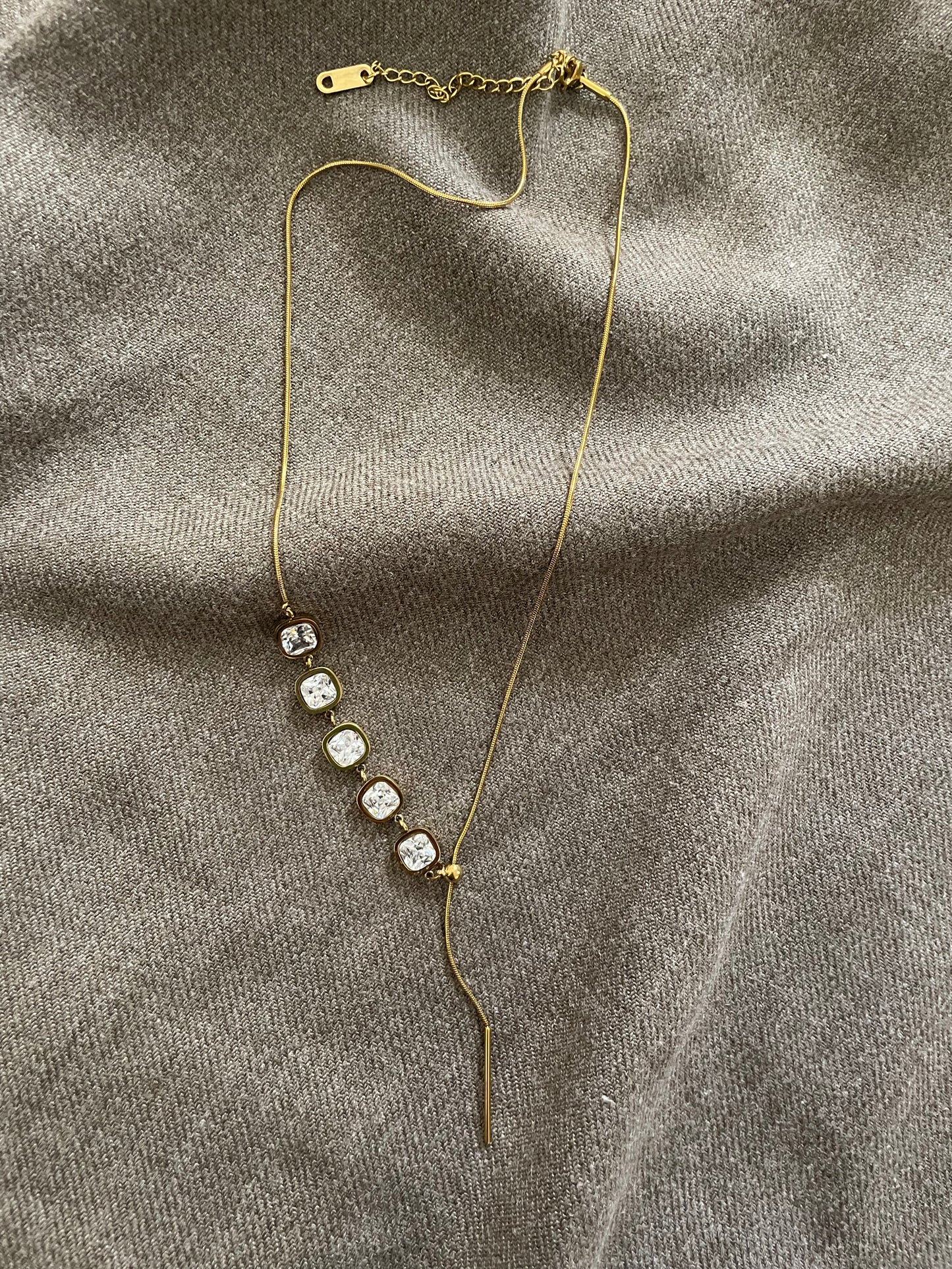 Stone studded adjustable necklace