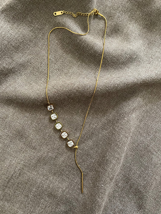 Stone studded adjustable necklace