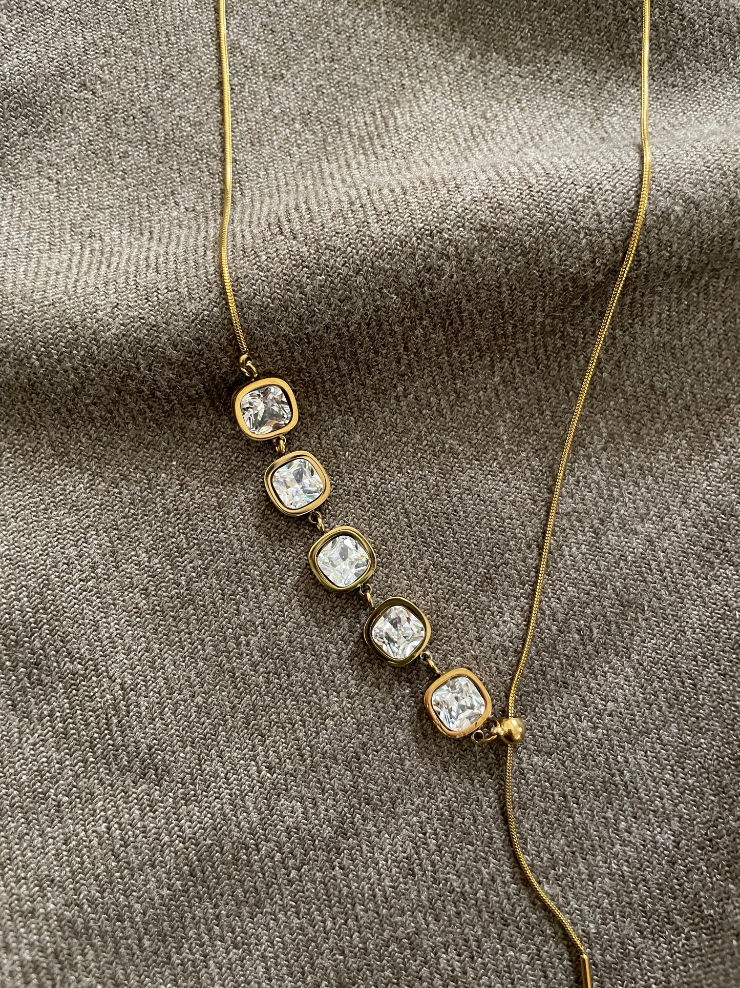 Stone studded adjustable necklace