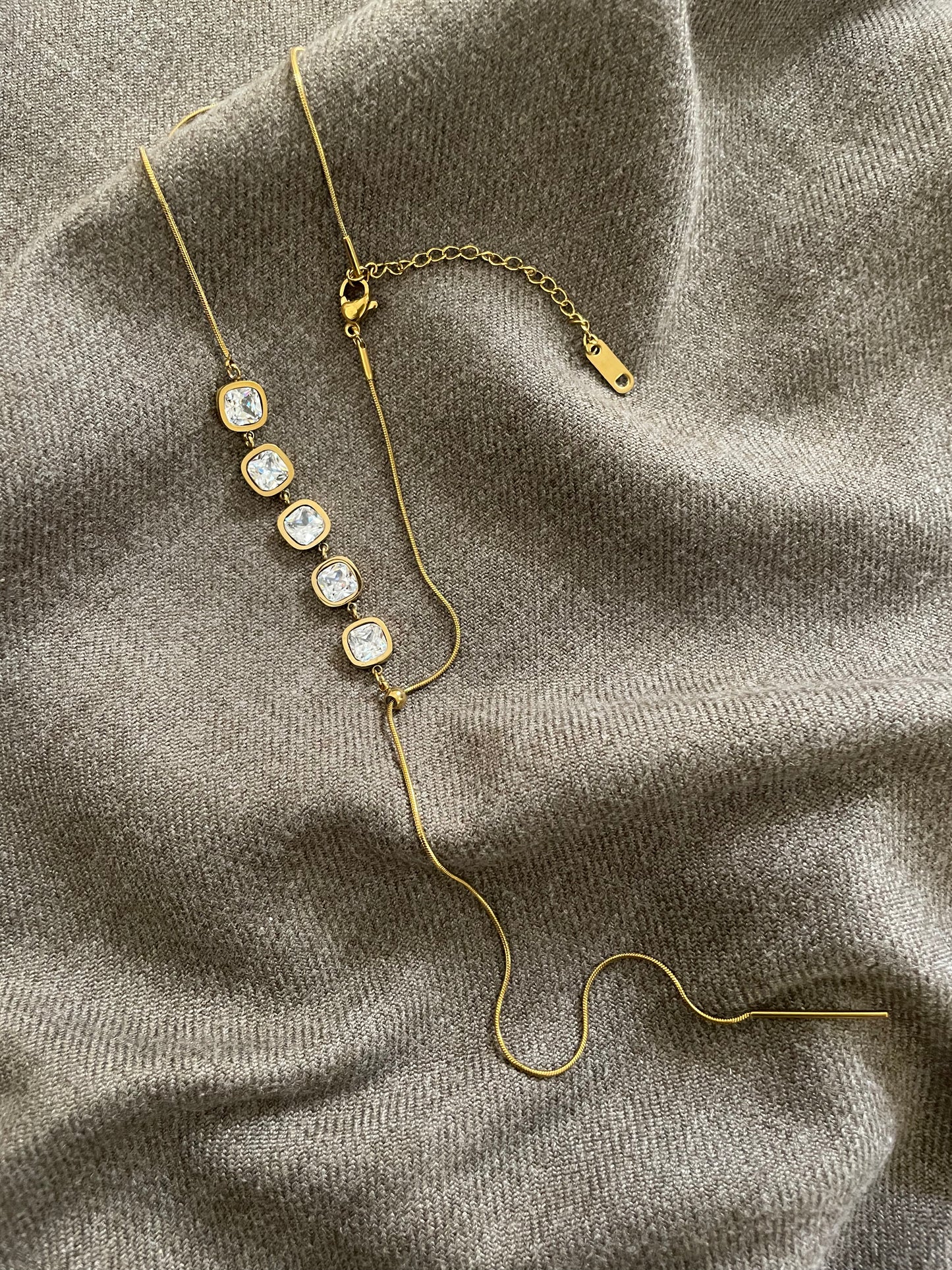 Stone studded adjustable necklace