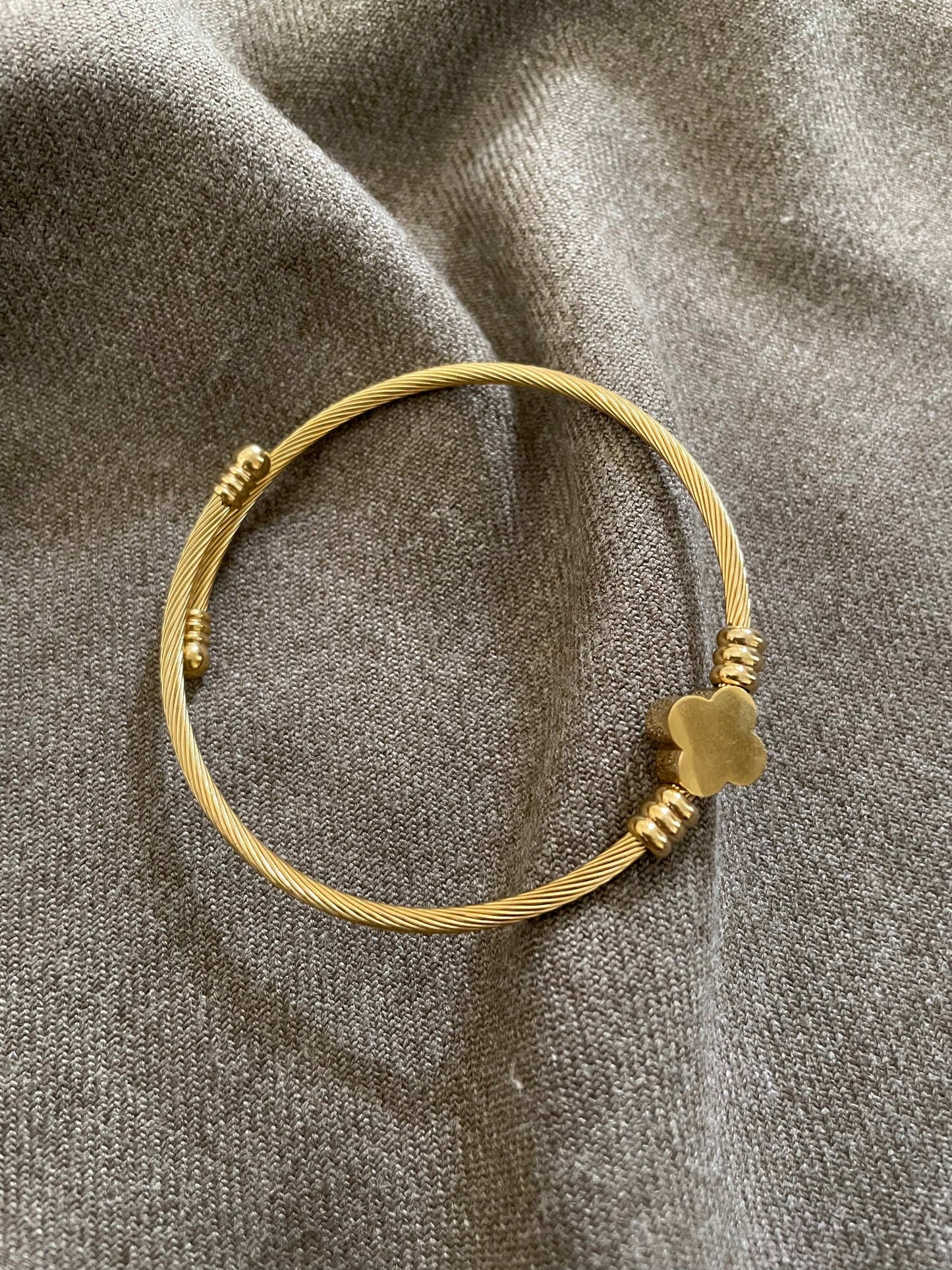 Clara Cable Clover Bangle