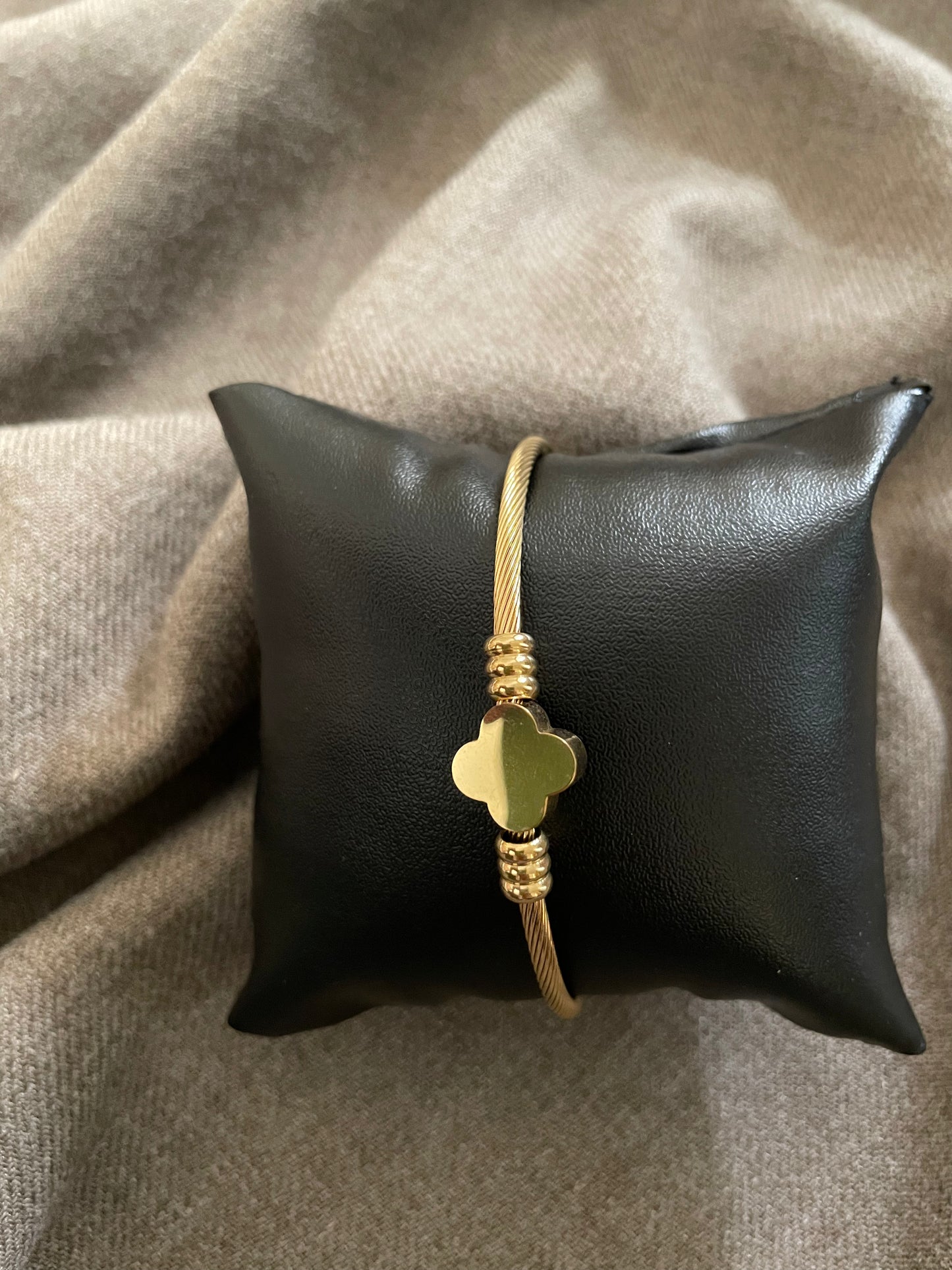 Clara Cable Clover Bangle