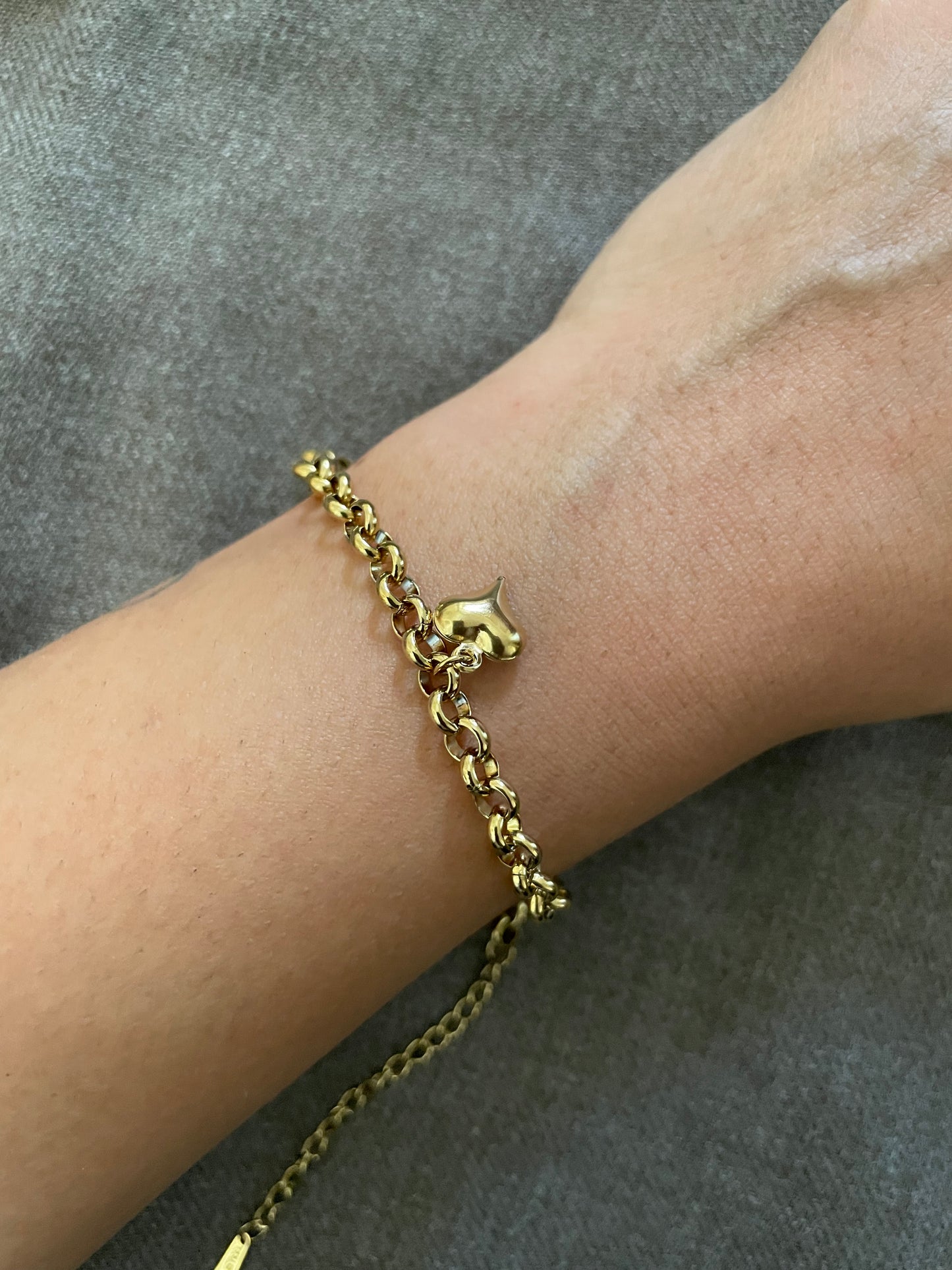 Gold heart charm chain bracelet