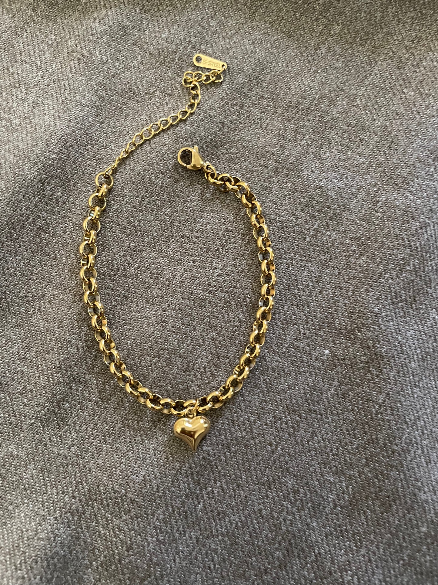 Gold heart charm chain bracelet