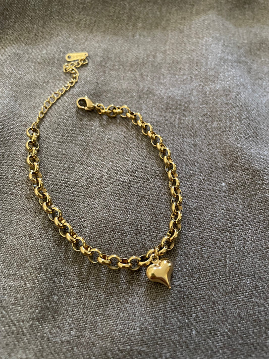 Gold heart charm chain bracelet