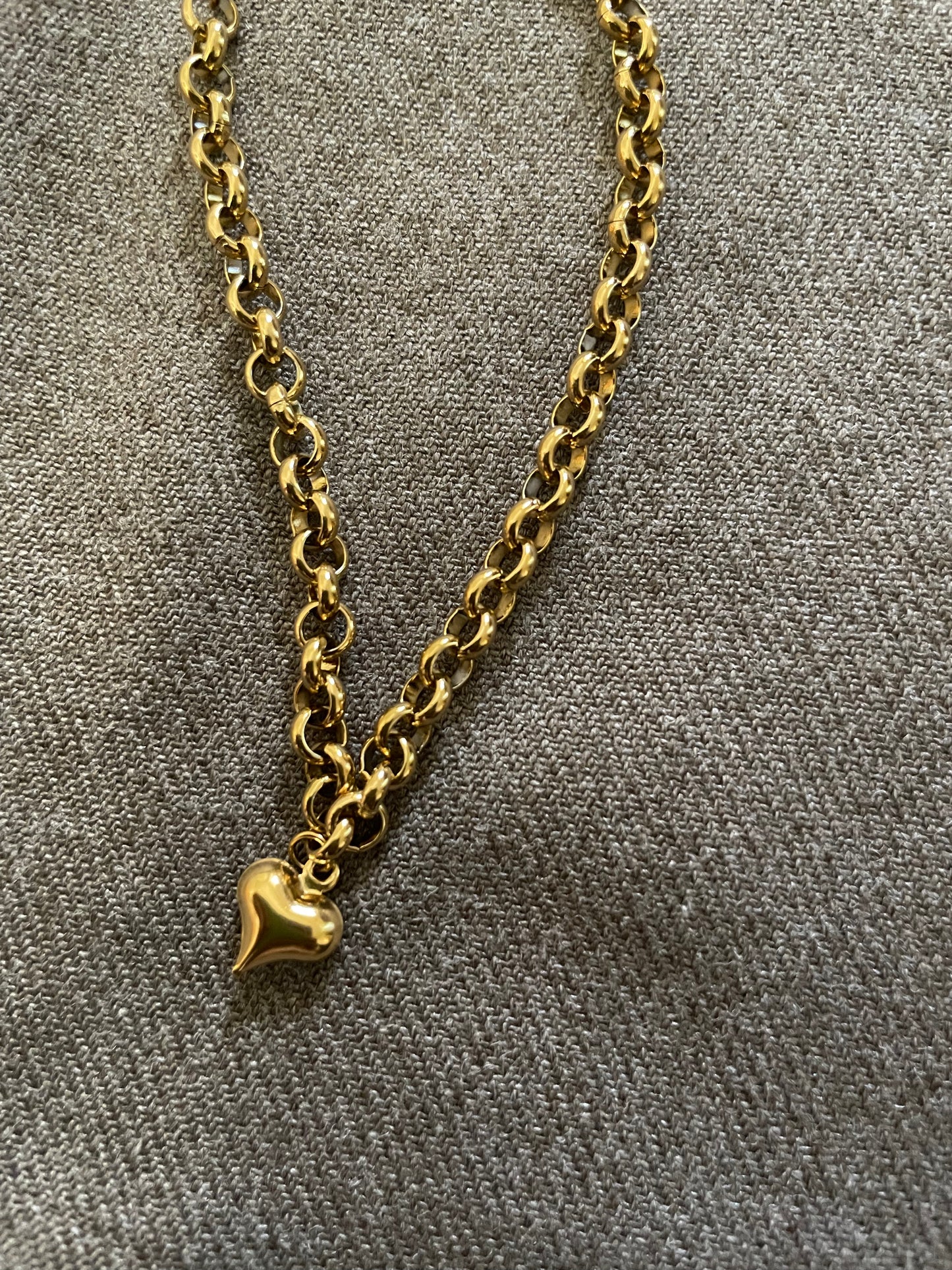 Gold heart charm chain bracelet
