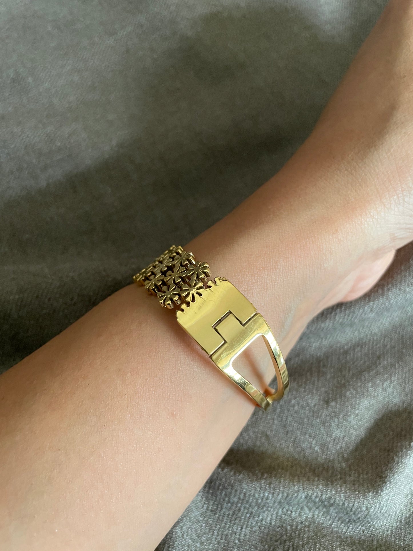 Blossom Cluster Gold Bracelet