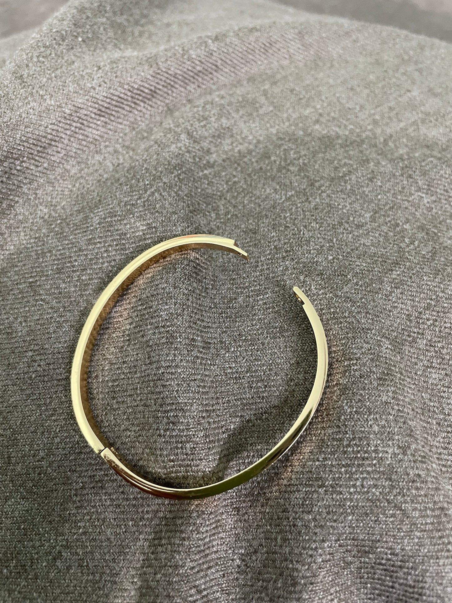 Geometric Texture Hinged Bangle