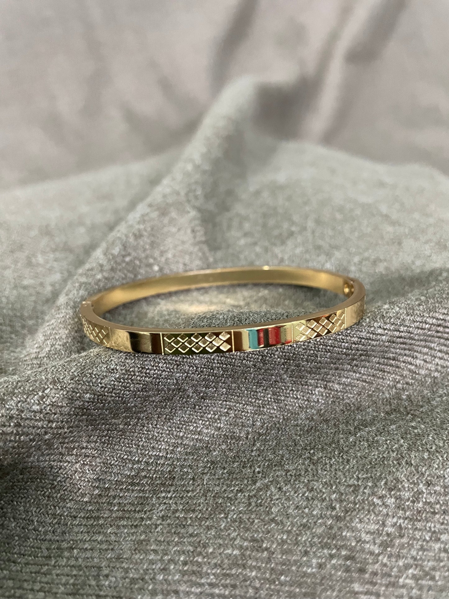 Geometric Texture Hinged Bangle