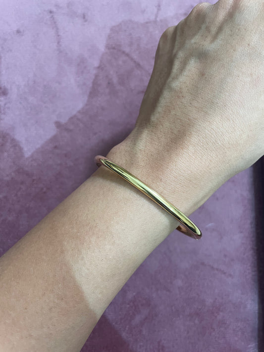 Sleek Essential Gold Cuff Bangle