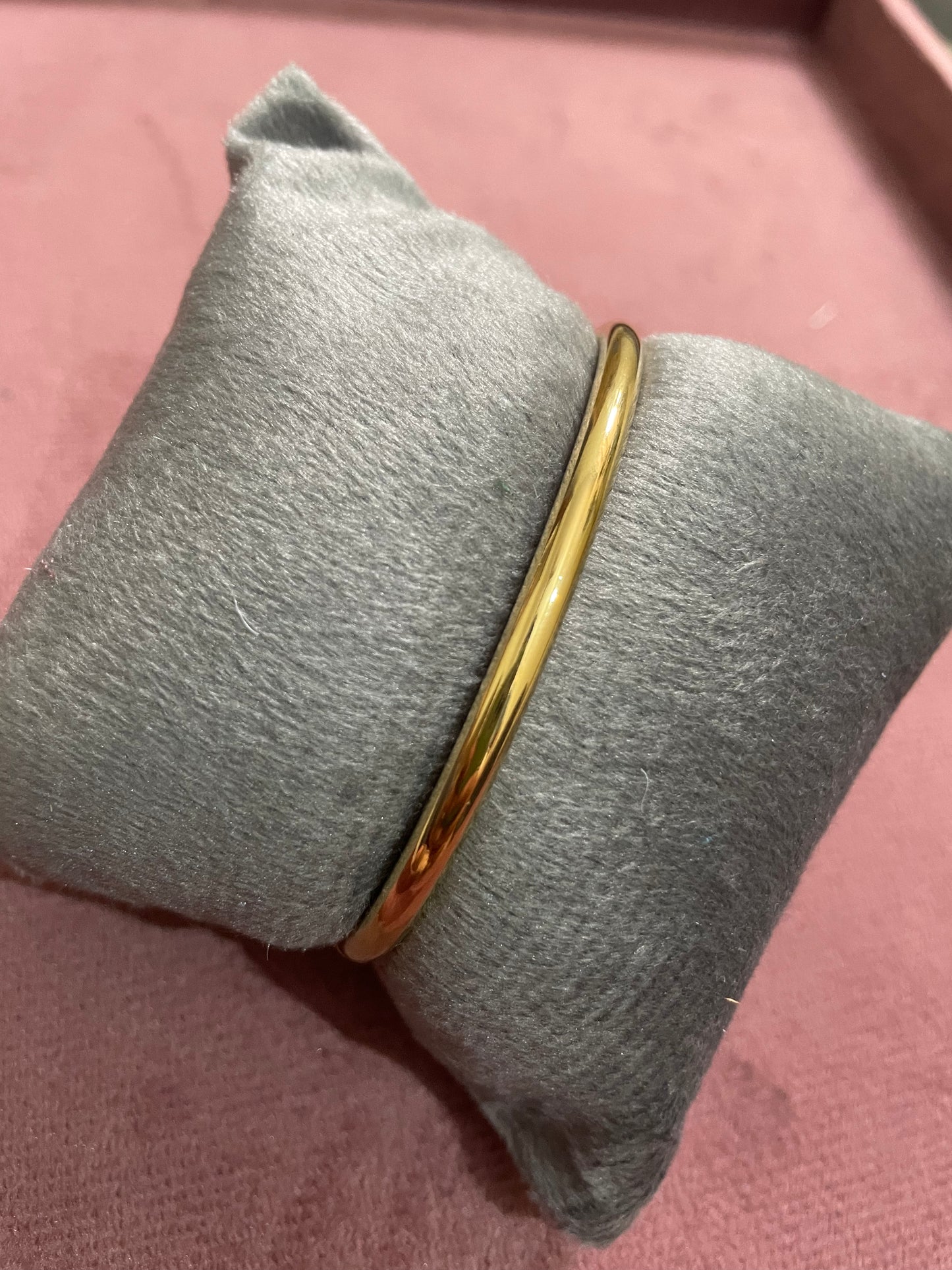 Sleek Essential Gold Cuff Bangle