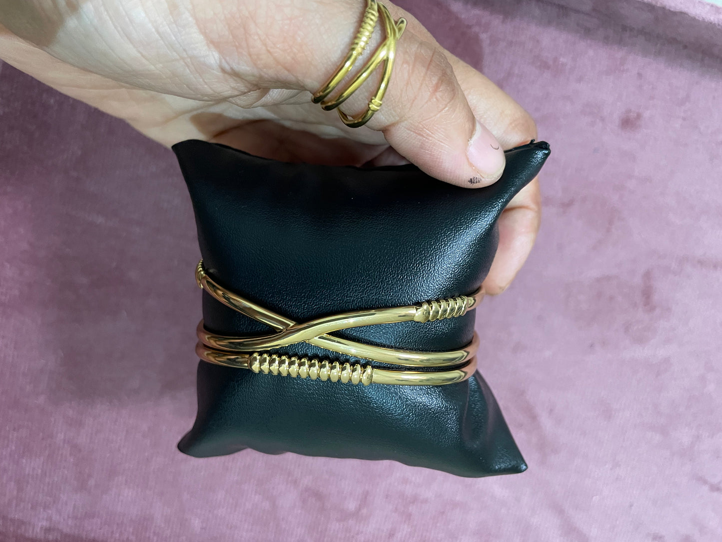 Twist Harmony Gold Cuff & Ring Set