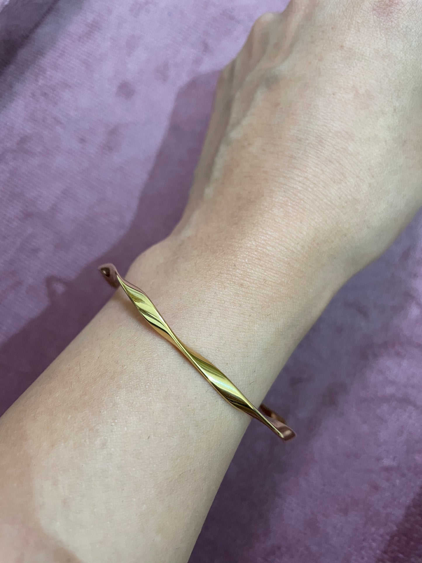 Twist Aura Gold Bangle