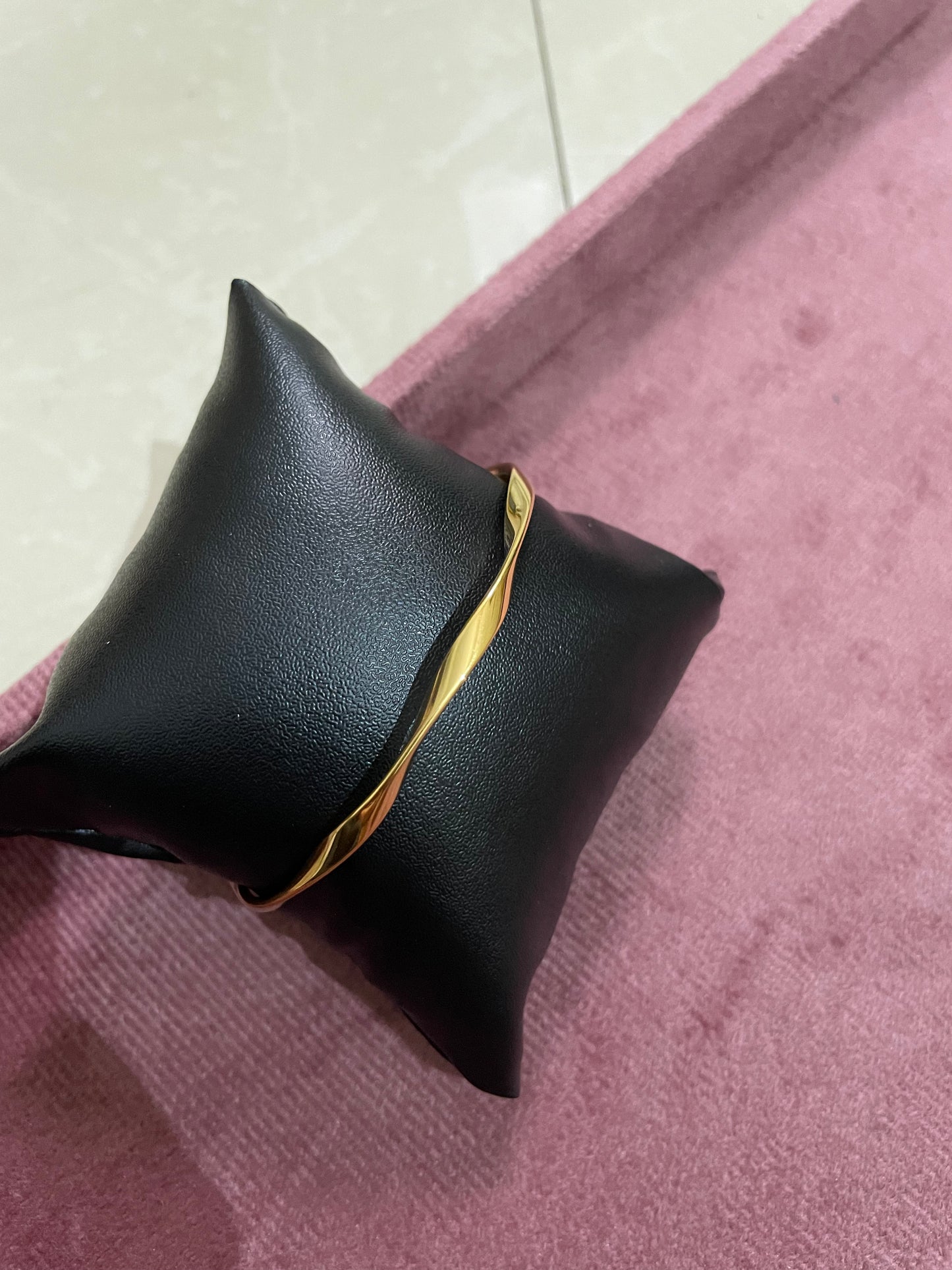 Twist Aura Gold Bangle