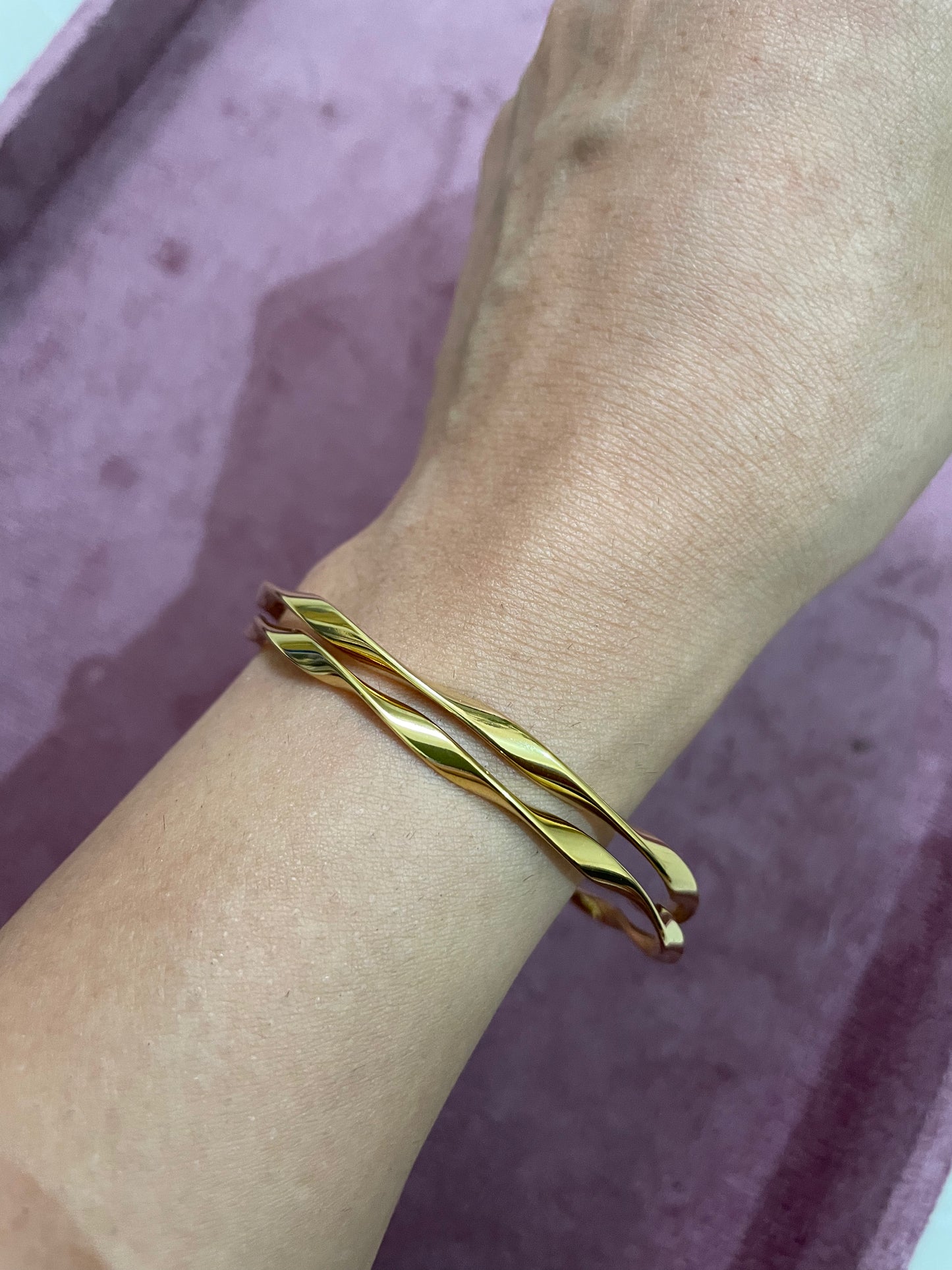 Twist Aura Gold Bangle