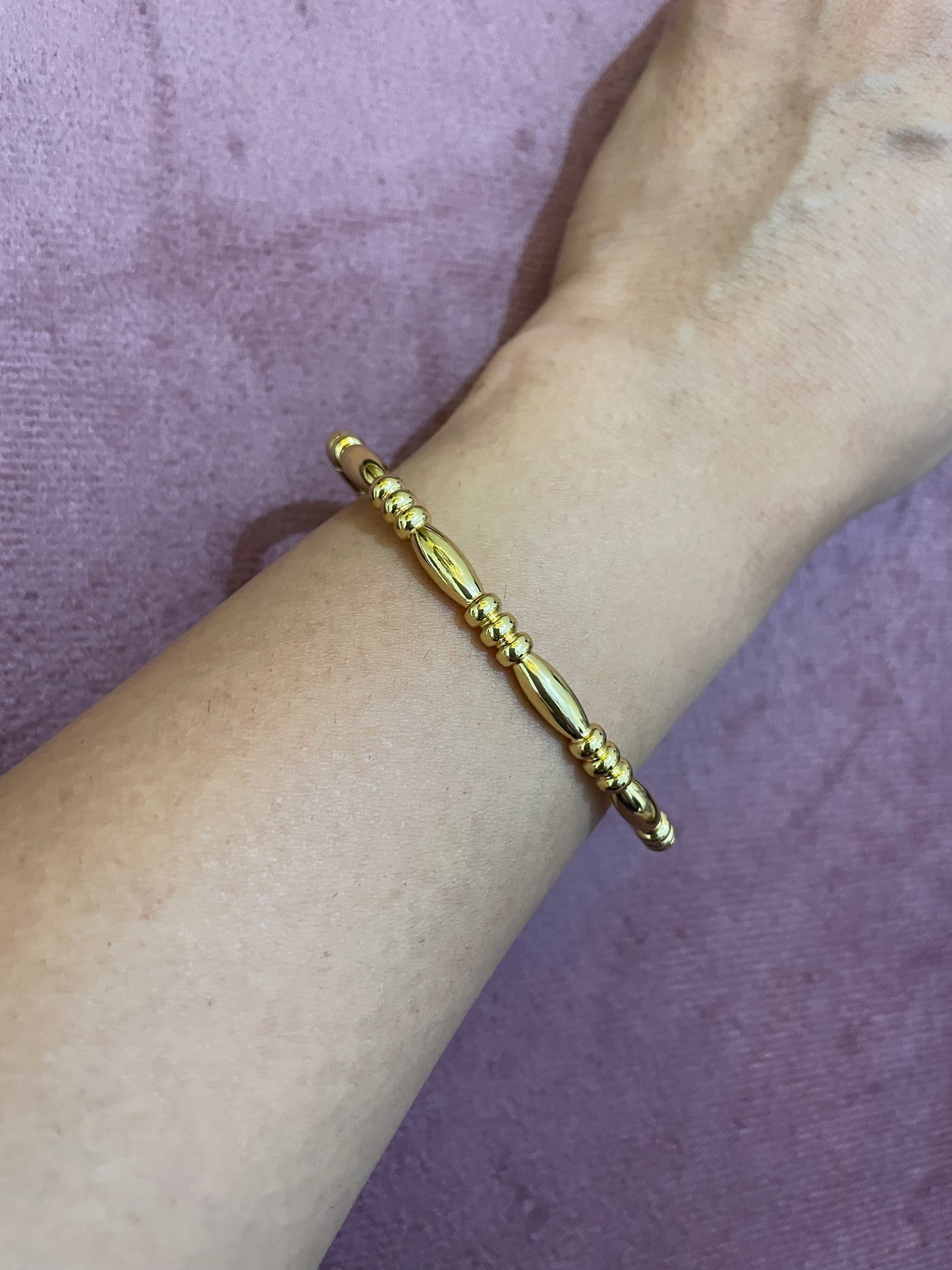 Regal Barrel Bead Gold Bangle