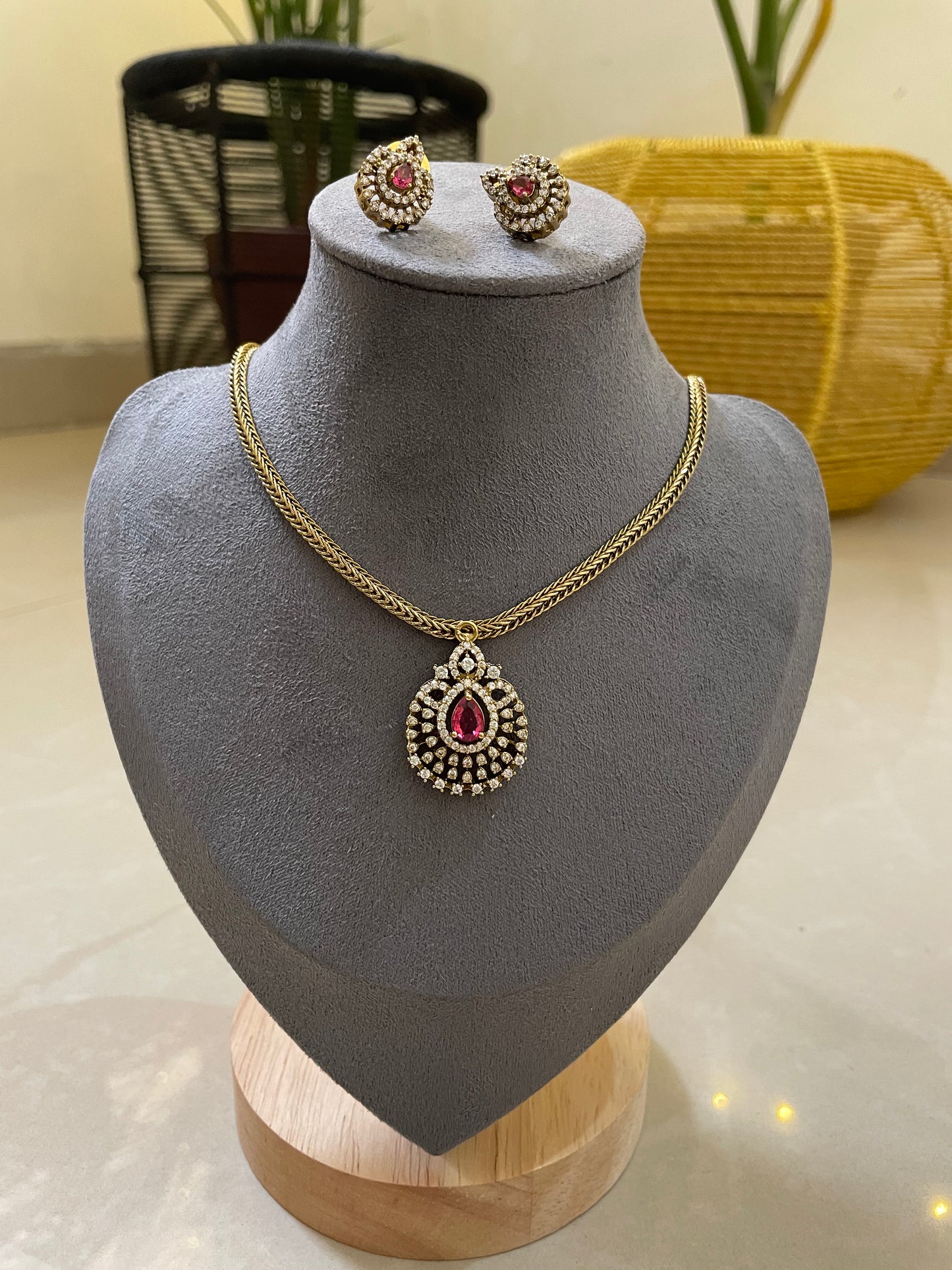Parisa Halo AD Necklace Set