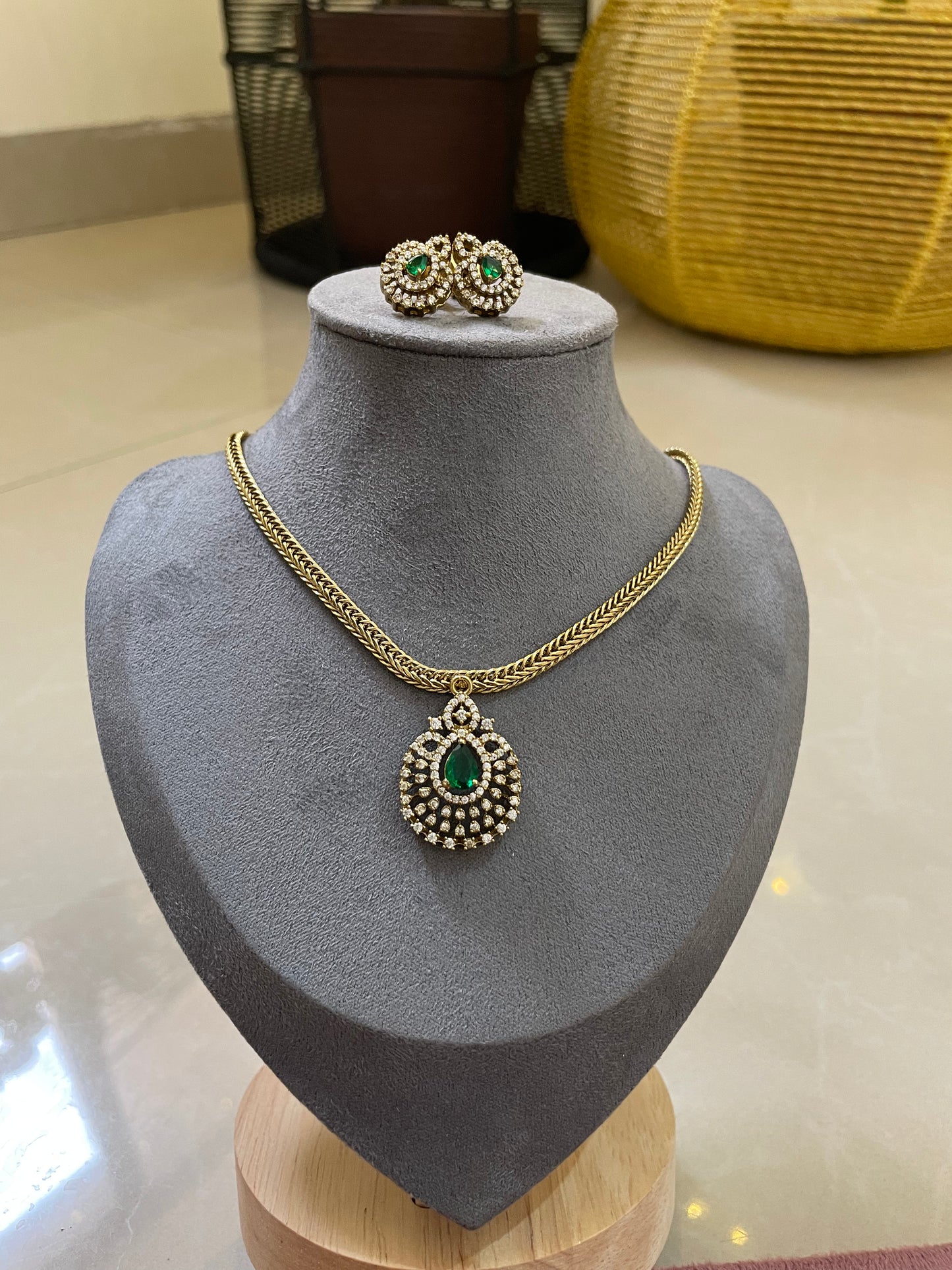 Parisa Halo AD Necklace Set