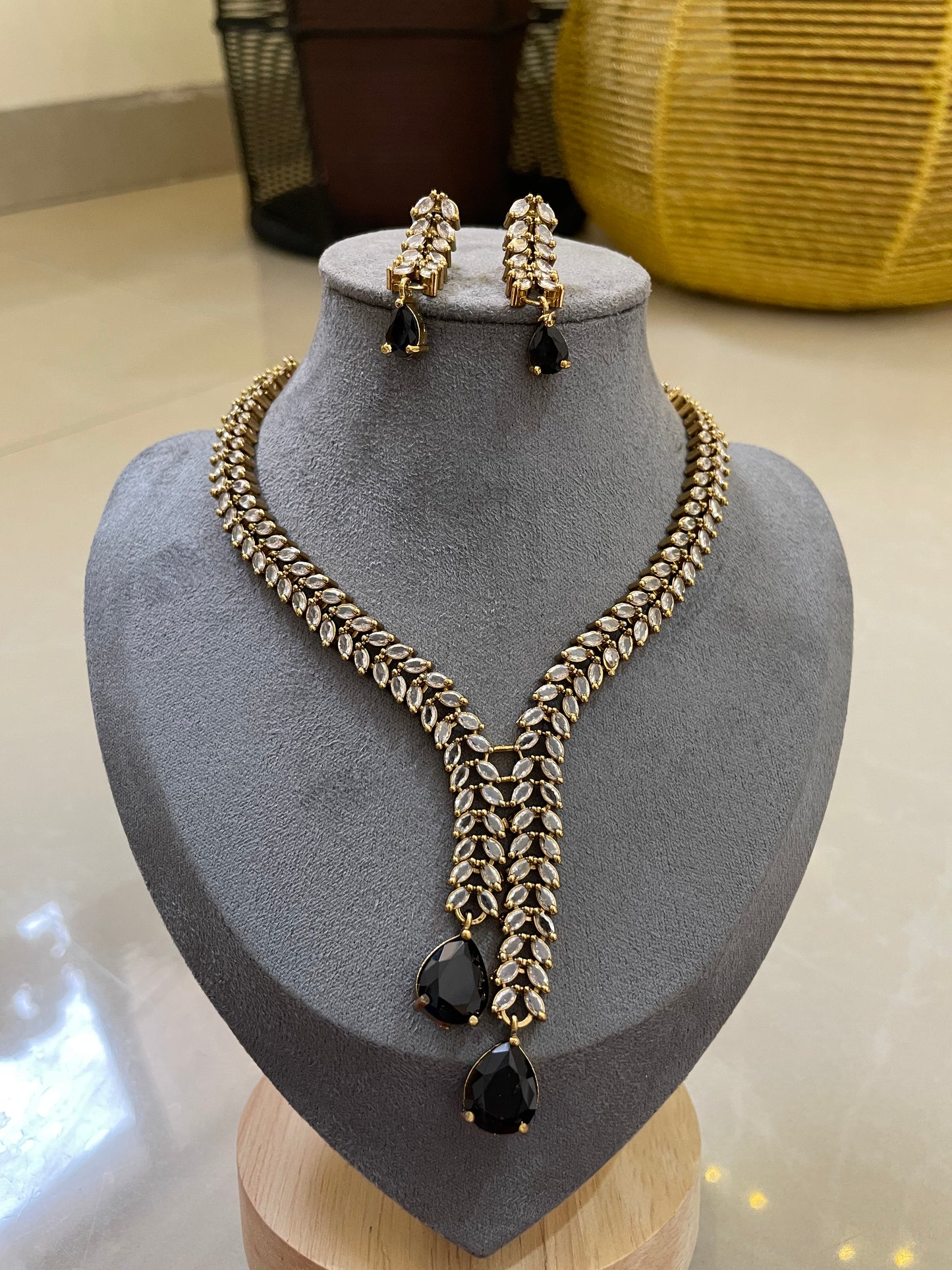Elysia Drop AD Necklace Set