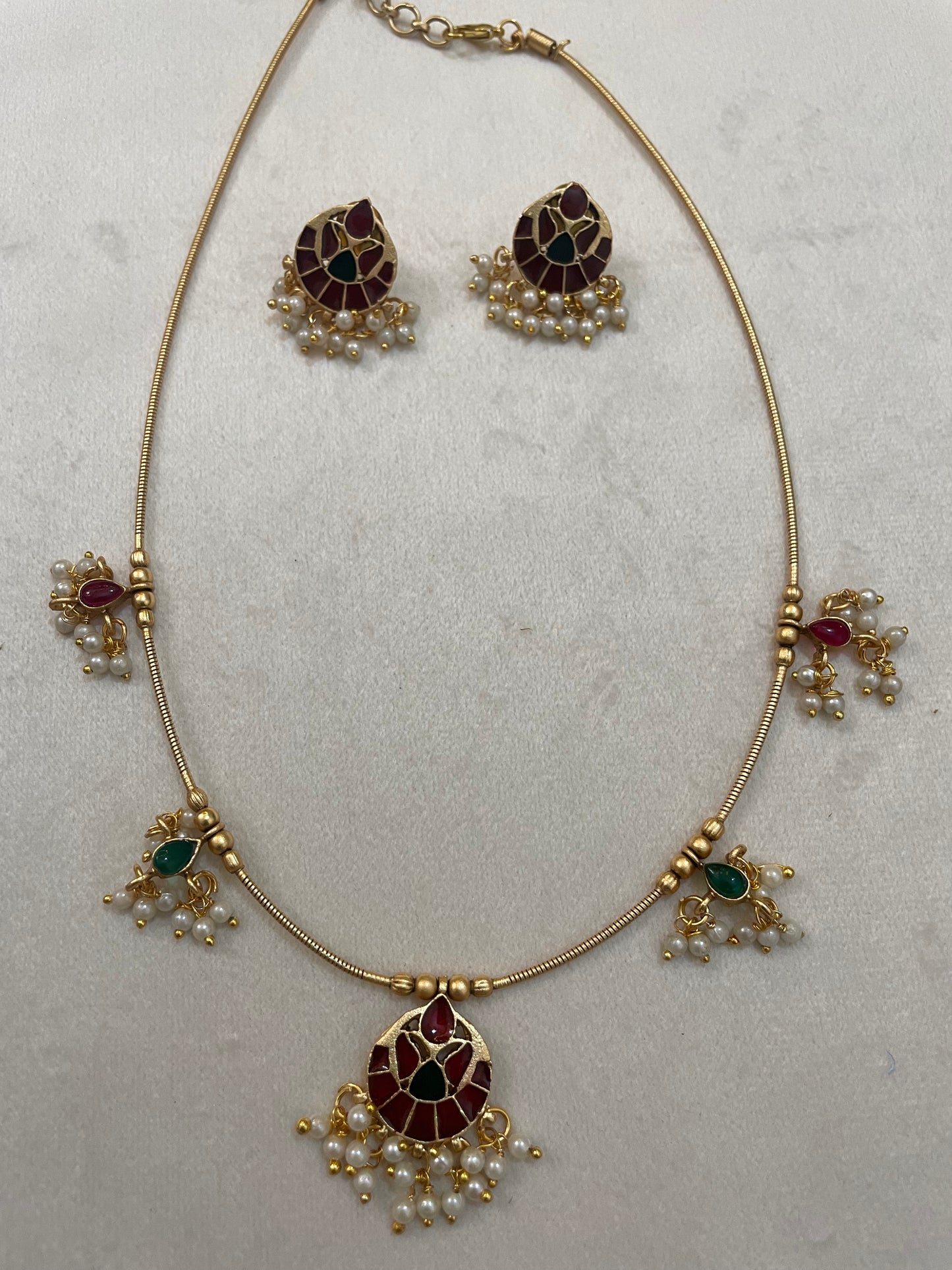 Lotus Motif Pearl Hasli