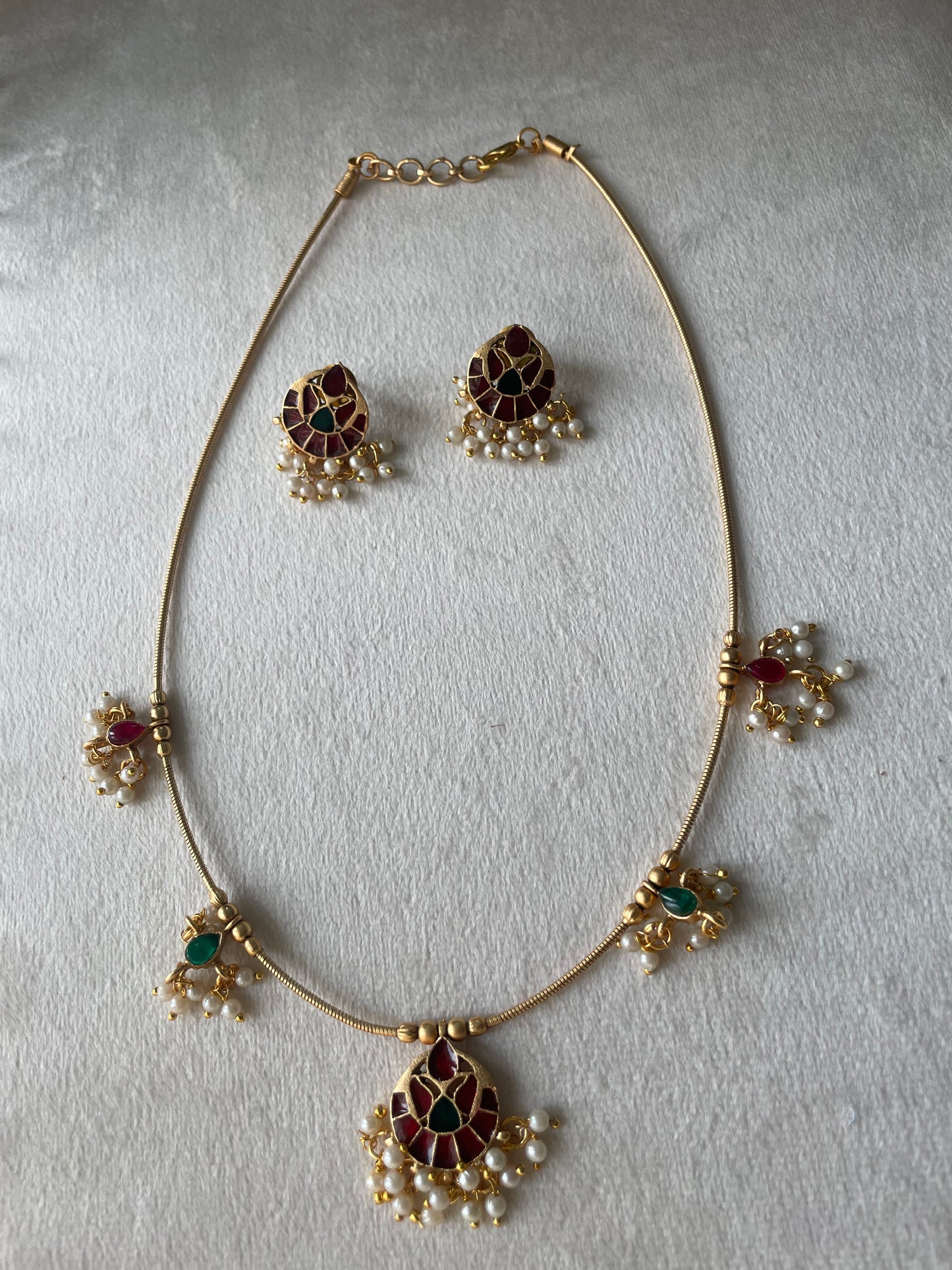 Lotus Motif Pearl Hasli