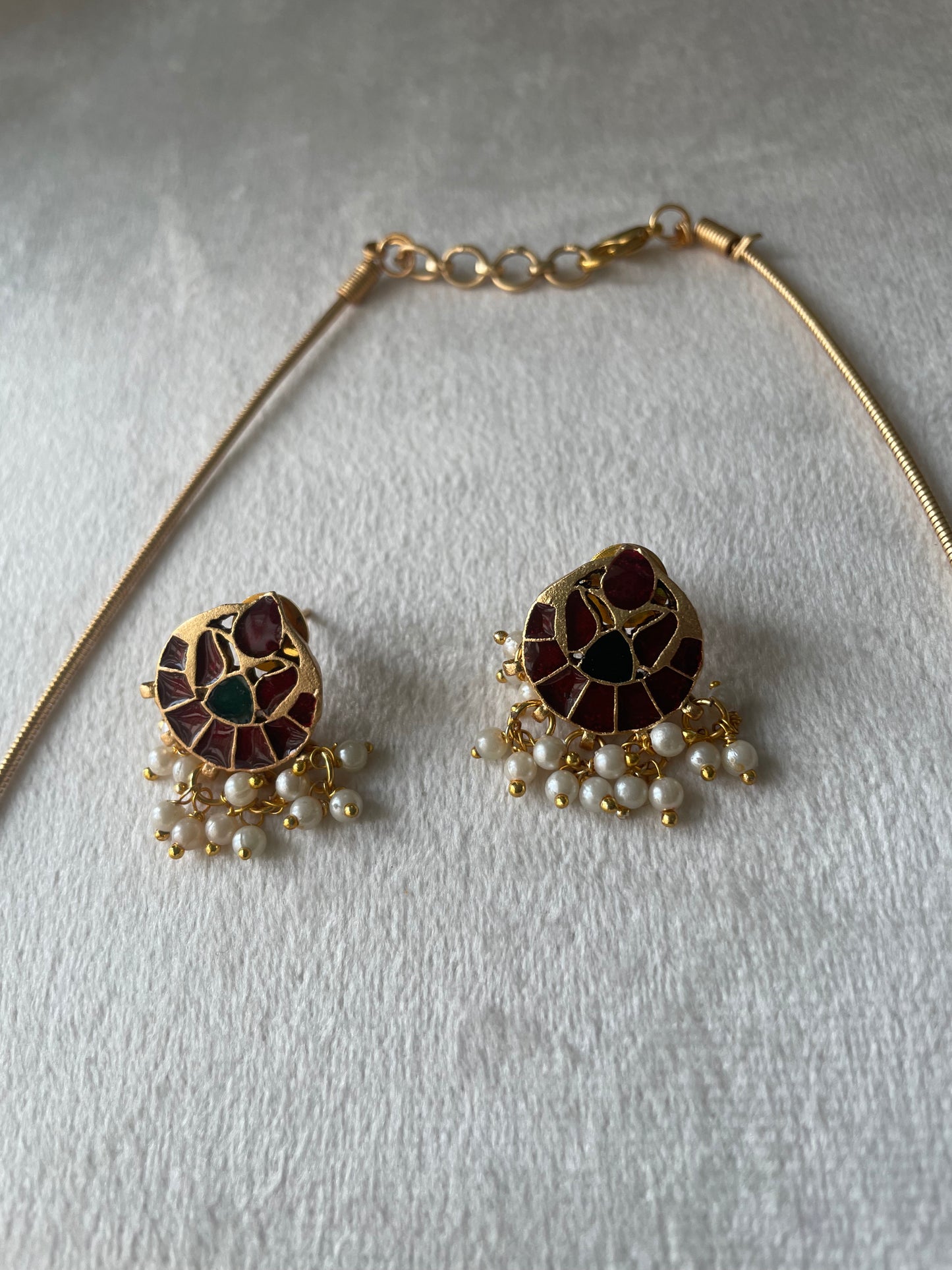 Lotus Motif Pearl Hasli