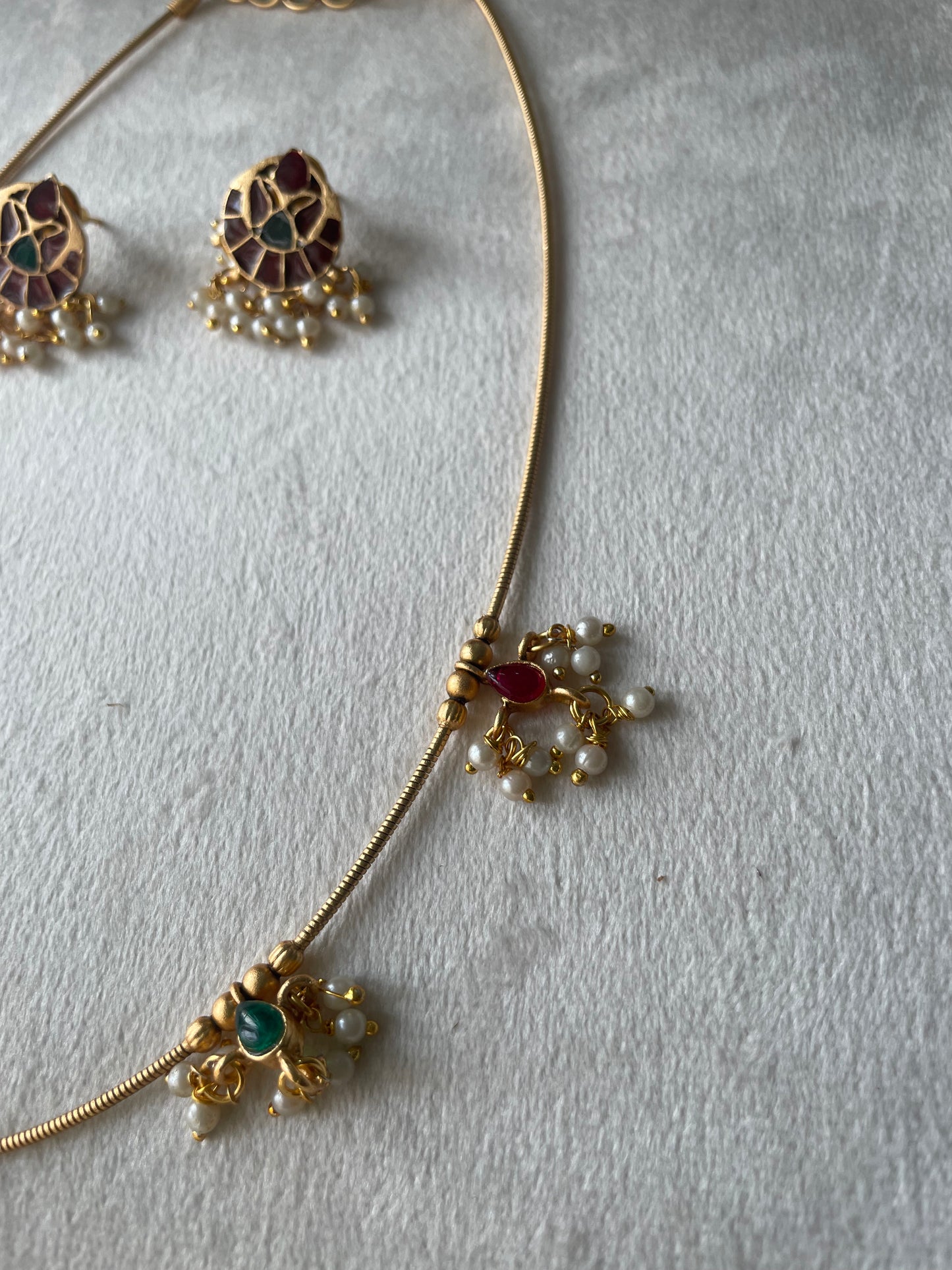 Lotus Motif Pearl Hasli