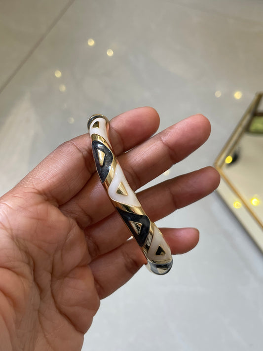 Zenia Noir Enamel Bangle