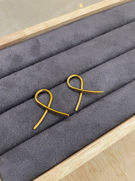Ribbon Loop Studs