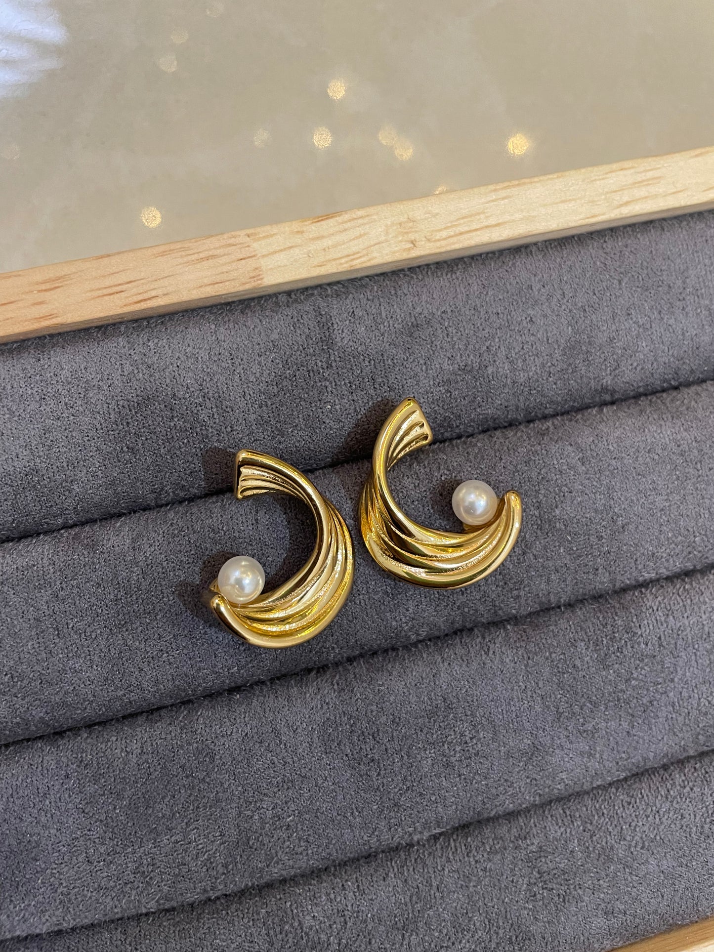 Luna Wave Pearl Earrings