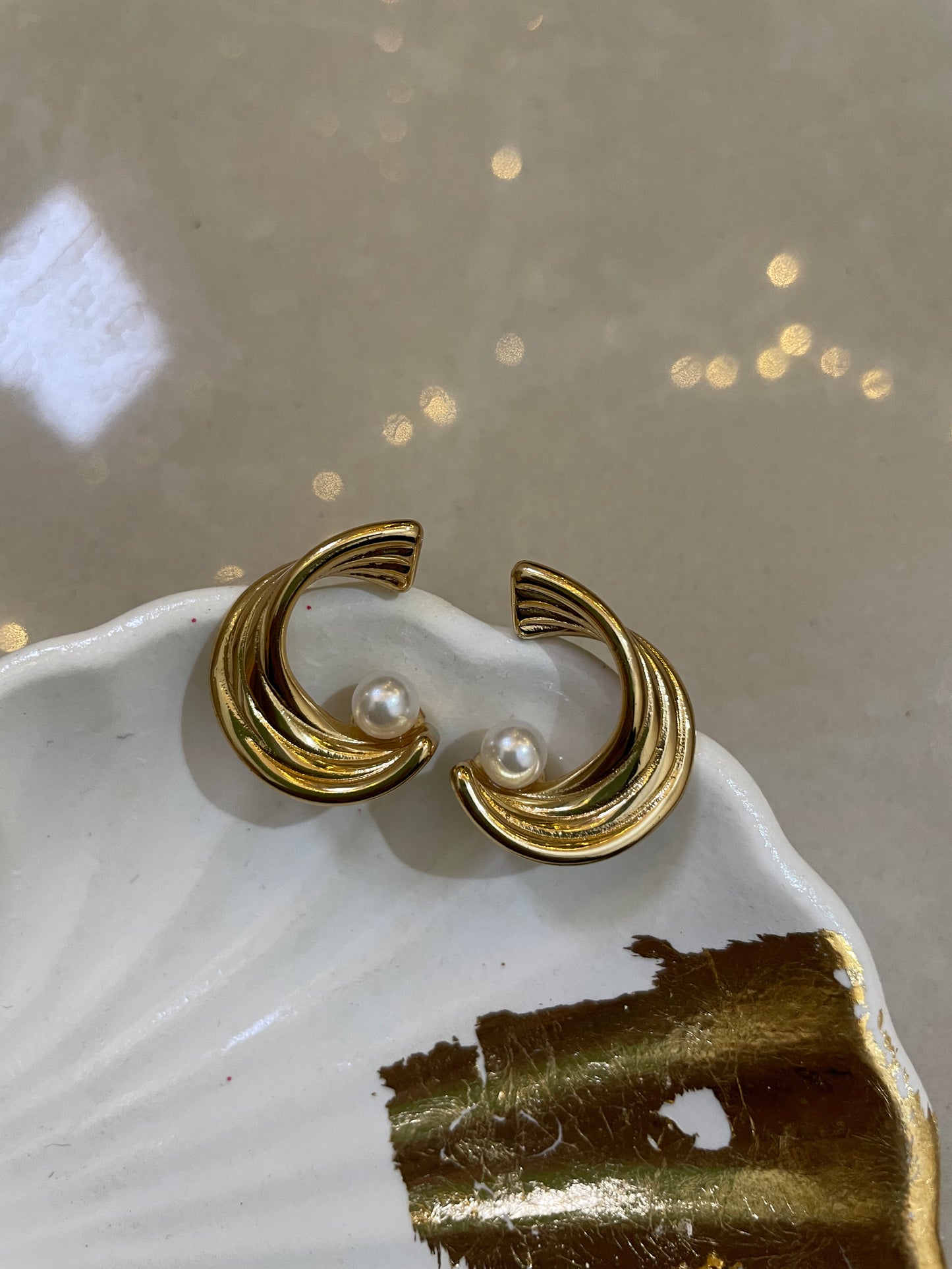 Luna Wave Pearl Earrings