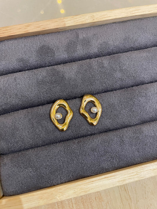 Orbit Pearl Sculpt Studs