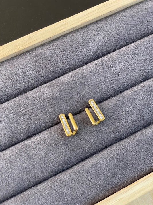 Linear Parallel Gemstone Studs