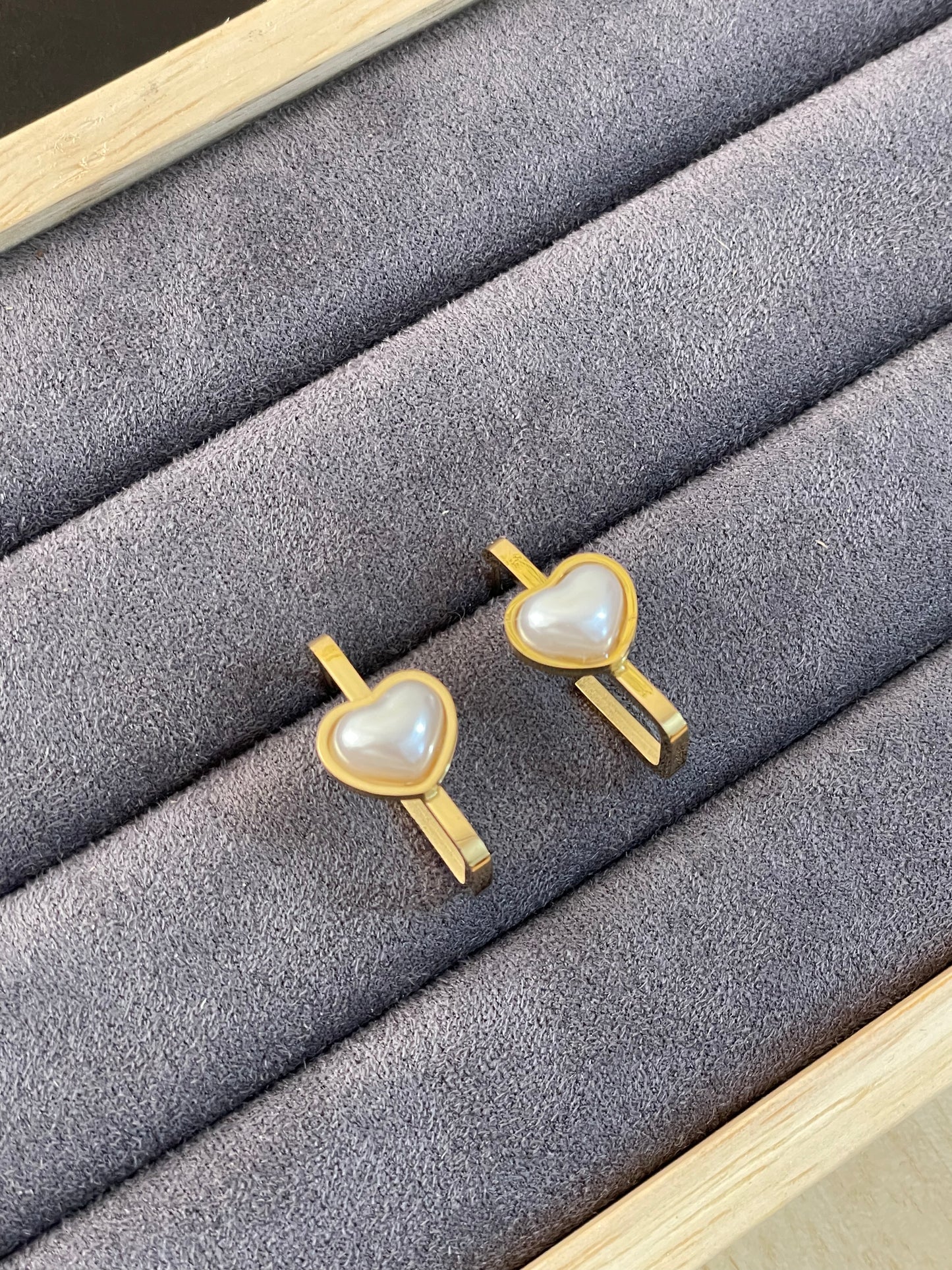 Pearl heart geometric studs